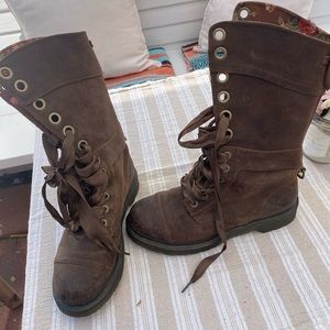Doc martens women’s boots. Only worn once. Size 10